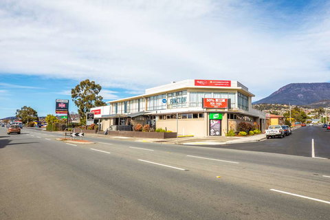 Nightcap at Carlyle Hotel - Tourism Adelaide 2