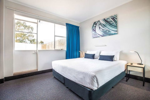 Nightcap at Carlyle Hotel - Tourism Adelaide 4