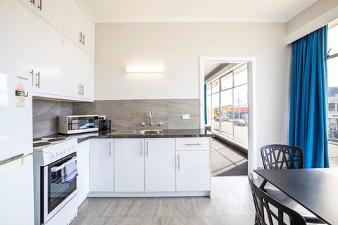 Nightcap at Carlyle Hotel - Tourism Adelaide 5