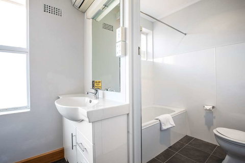 Nightcap at Carlyle Hotel - Tourism Adelaide 6