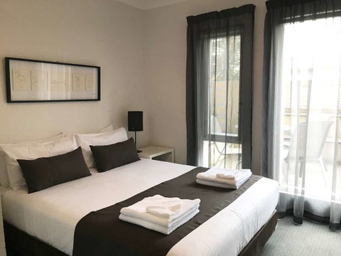 DressCircle Apts - Archer St - Tourism Adelaide 1