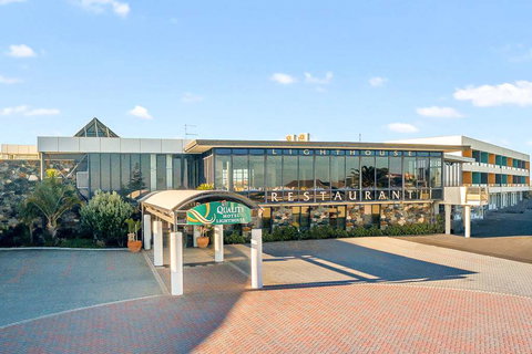 Quality Hotel Lighthouse - Tourism Adelaide 0