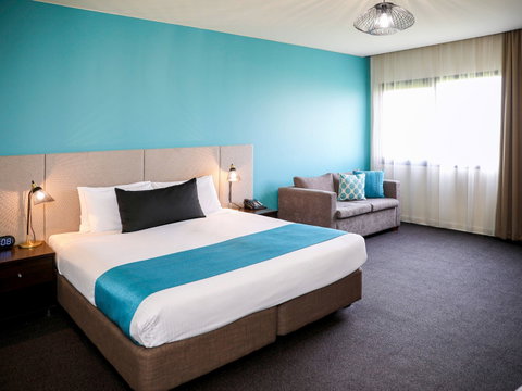 Mantra Melbourne Melton - Tourism Adelaide 0
