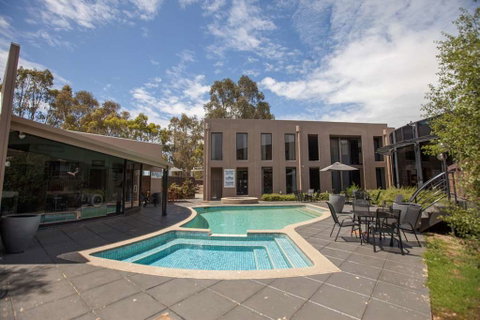 Dingley International Hotel - Tourism Adelaide 1