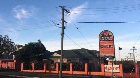 Across Country Motel & Svcd Apts - Tourism Adelaide 0
