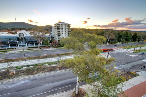 IQ Smart Apartments 704 Braddon ACT - Tourism Adelaide 6