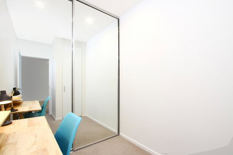 IQ Smart Apartments 704 Braddon ACT - Tourism Adelaide 1