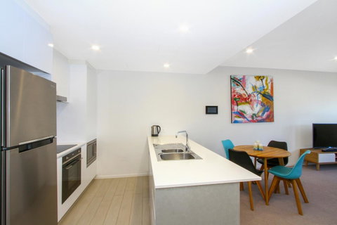 IQ Smart Apartments 704 Braddon ACT - Tourism Adelaide 4