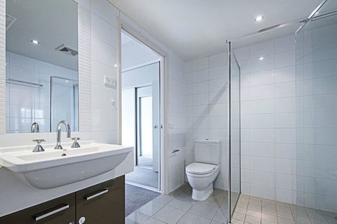 Spacious 1BR Stylish New Acton Apartment +Parking - Tourism Adelaide 9