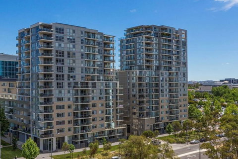 Spacious 1BR Stylish New Acton Apartment +Parking - Tourism Adelaide 12