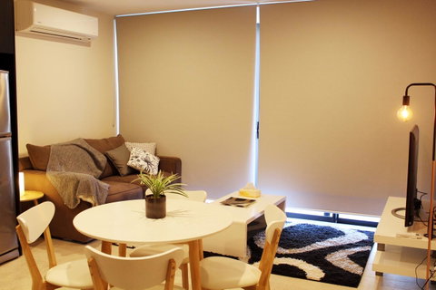 Stylish, Modern, Cute As A Button - Braddon CBD - Tourism Adelaide 10