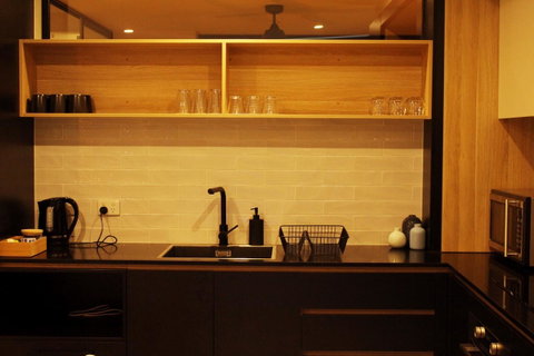 Stylish, Modern, Cute As A Button - Braddon CBD - Tourism Adelaide 9