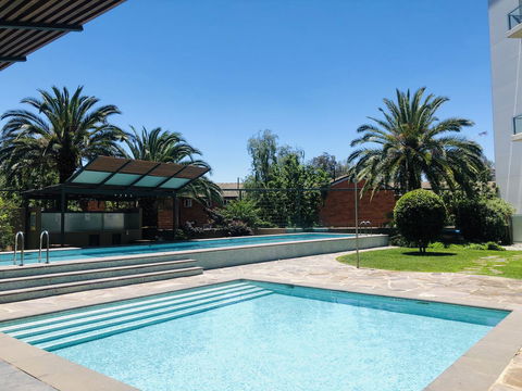 Staying Places - The Avenue - Tourism Adelaide 1
