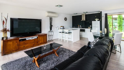 Lure Bed And Breakfast - Tourism Adelaide 0