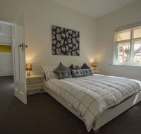 Cowan Street Bungalow - Tourism Adelaide