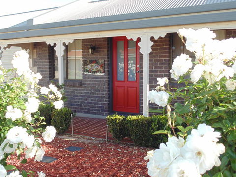 Baronet B & B - Tourism Adelaide 0