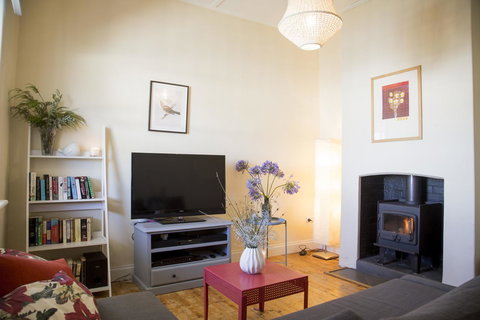 Wayfarers Cottage - Tourism Adelaide 1