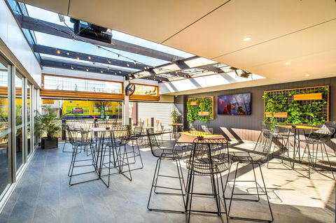 Nightcap At Finsbury Hotel - Tourism Adelaide 8