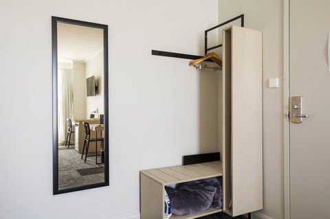 Nightcap At Finsbury Hotel - Tourism Adelaide 2