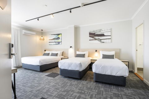 Nightcap At Finsbury Hotel - Tourism Adelaide 13