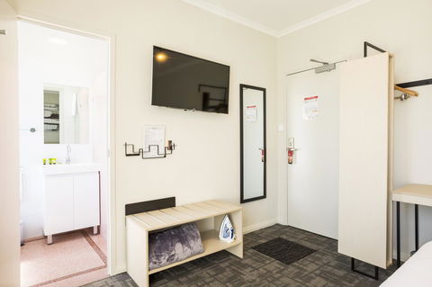 Nightcap At Finsbury Hotel - Tourism Adelaide 20