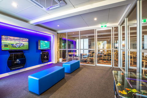 Nightcap At Finsbury Hotel - Tourism Adelaide 6