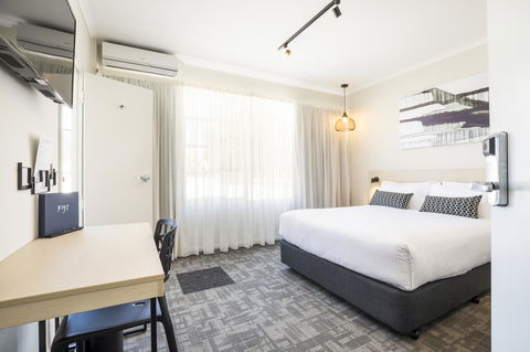 Nightcap At Finsbury Hotel - Tourism Adelaide 32