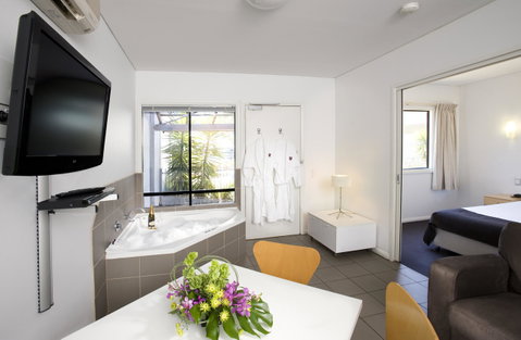 Majestic Oasis Apartments - Tourism Adelaide 14