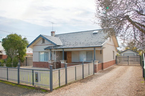 29 Jane - Tourism Adelaide 9