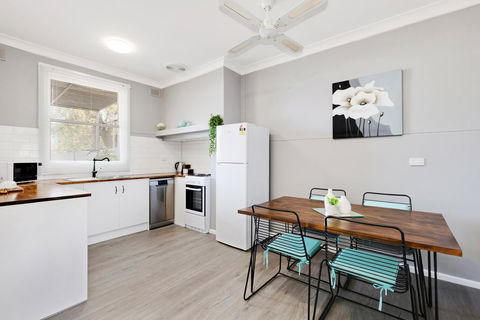Cute And Cosy - Events, Workers, Getaways - Tourism Adelaide 7