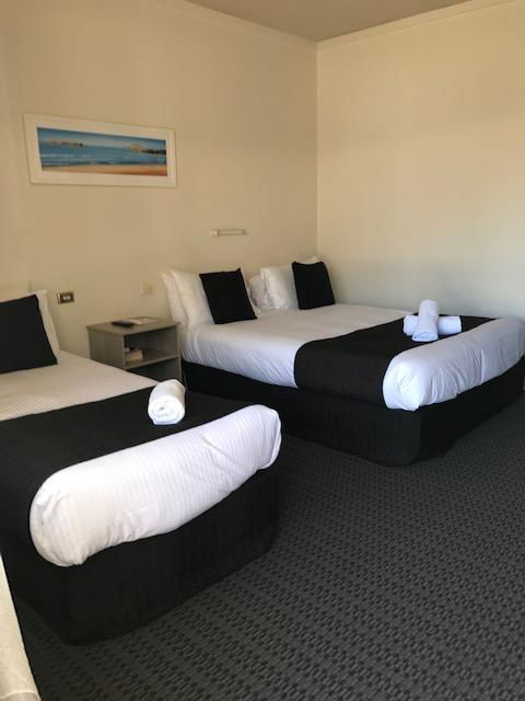 Bay Motel Hotel - Tourism Adelaide 4
