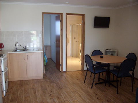 Jacko's Holiday Cabins - Tourism Adelaide 3