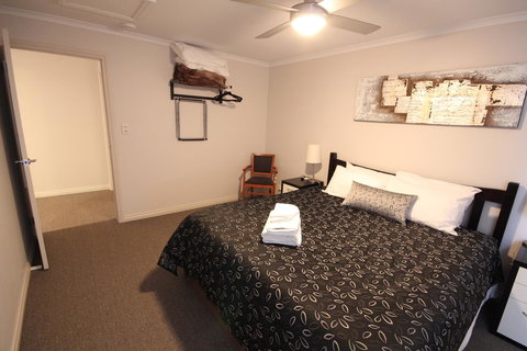 Port Vincent Motel & Apartments - Tourism Adelaide 1