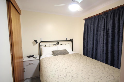 Port Vincent Motel & Apartments - Tourism Adelaide 18