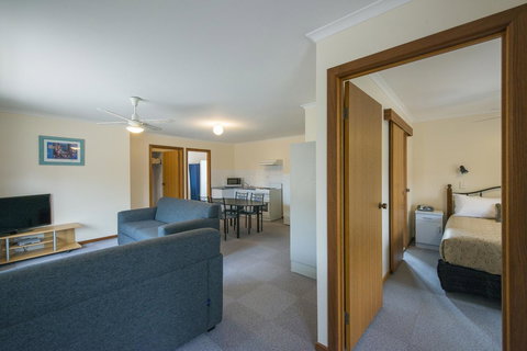 Port Vincent Motel & Apartments - Tourism Adelaide 17