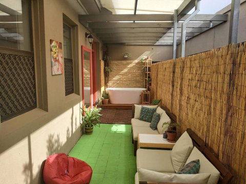 Diamond On Olive - Tourism Adelaide 0