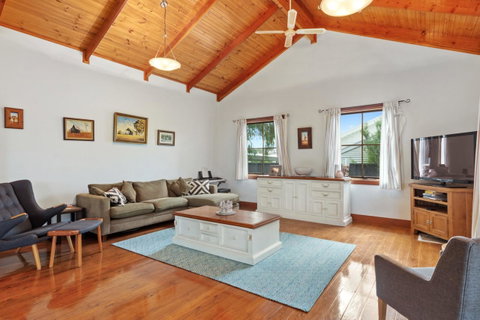 The Log Cabin - 47 Jetty Road - Tourism Adelaide 4