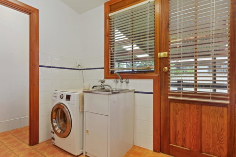 The Log Cabin - 47 Jetty Road - Tourism Adelaide 7