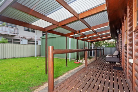 The Log Cabin - 47 Jetty Road - Tourism Adelaide 9