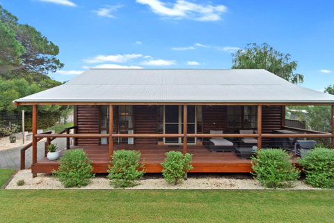 The Log Cabin - 47 Jetty Road - Tourism Adelaide 0
