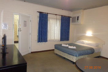 Adelaide Backpackers And Travellers Inn with Tourism Adelaide