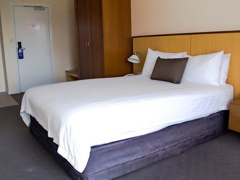 Ocean Beach Hotel - Tourism Adelaide 2