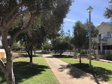 La Sea-esta Retreat At South Beach - Tourism Adelaide 5