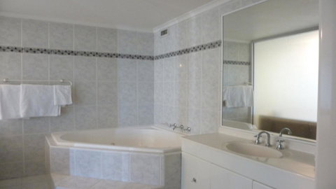 Darling Harbor Apartment - Tourism Adelaide 3