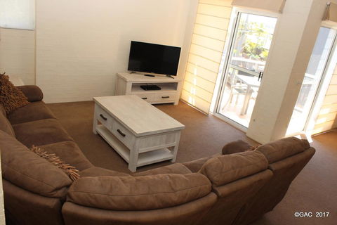 Mollymook Cove Apartments - Tourism Adelaide 14