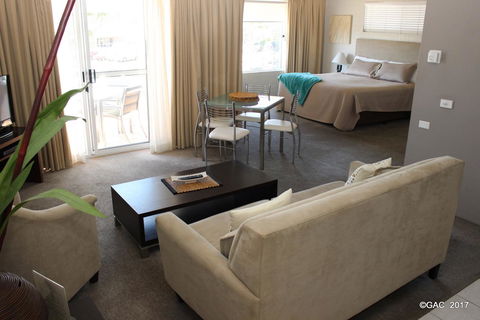 Mollymook Cove Apartments - Tourism Adelaide 19