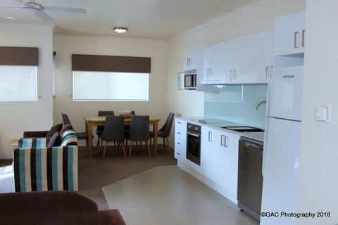 Mollymook Cove Apartments - Tourism Adelaide 15