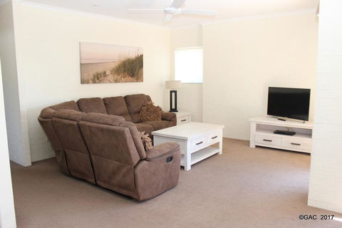Mollymook Cove Apartments - Tourism Adelaide 9