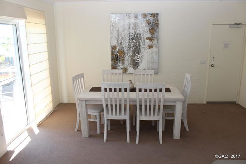 Mollymook Cove Apartments - Tourism Adelaide 13