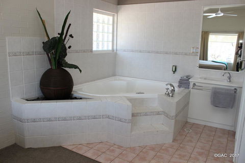 Mollymook Cove Apartments - Tourism Adelaide 8